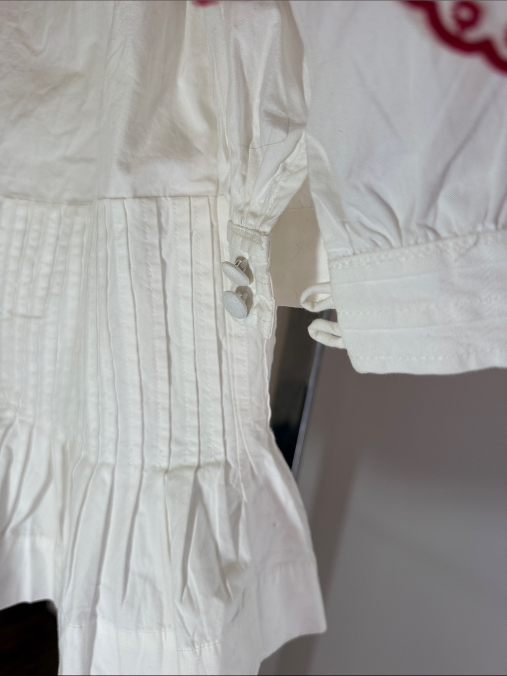 ADORABLE! Damson Madder White Cotton Blouse with Red Embroidered Collar - Picture 8 of 9